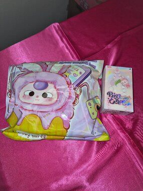 Baby Three Mobile hanging bag + bag charm.